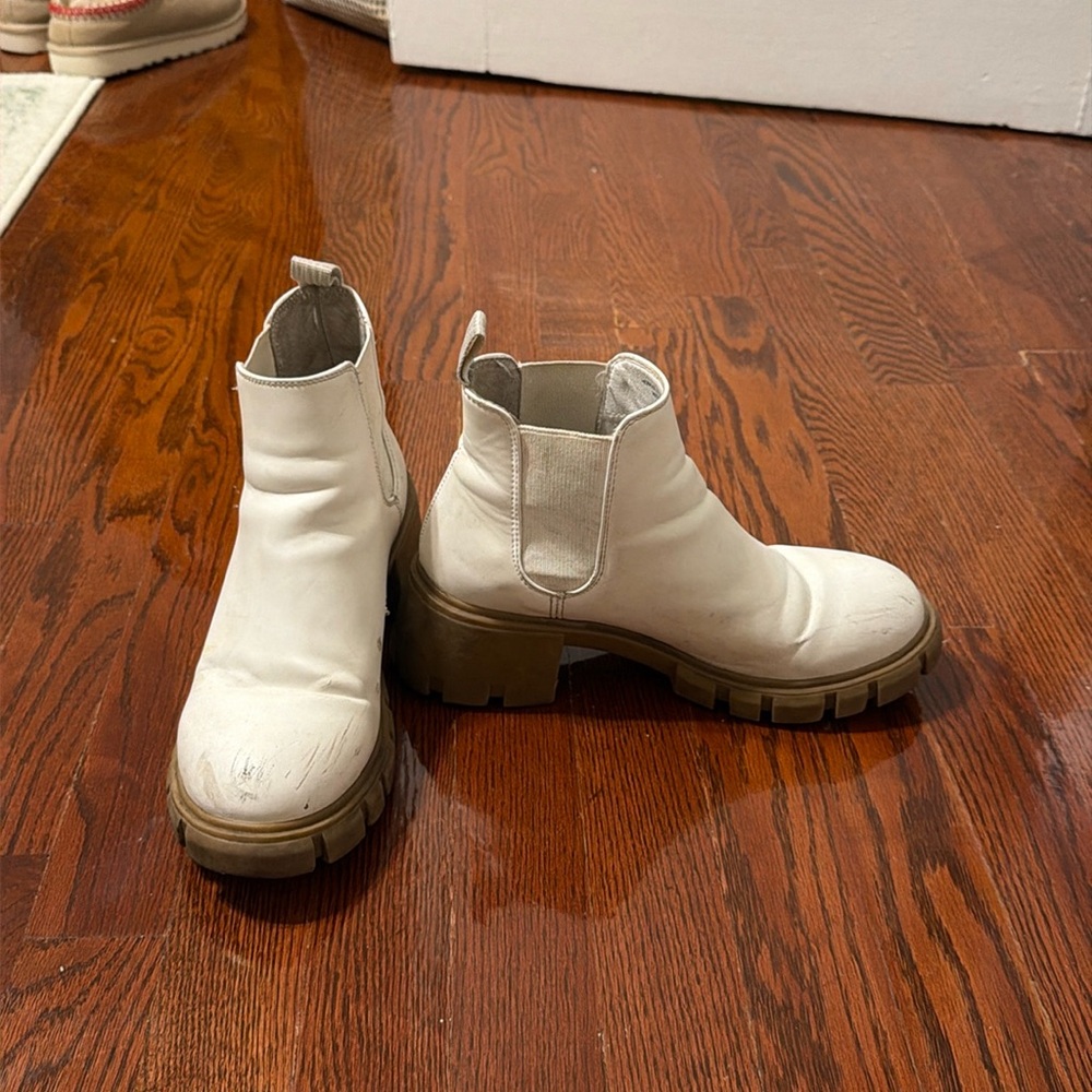 Steve Madden White low rise boots